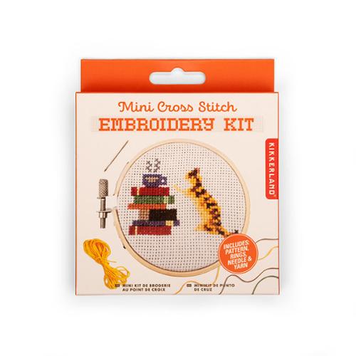 Mini Cross Stitch Cat Kit Moda embroidery project