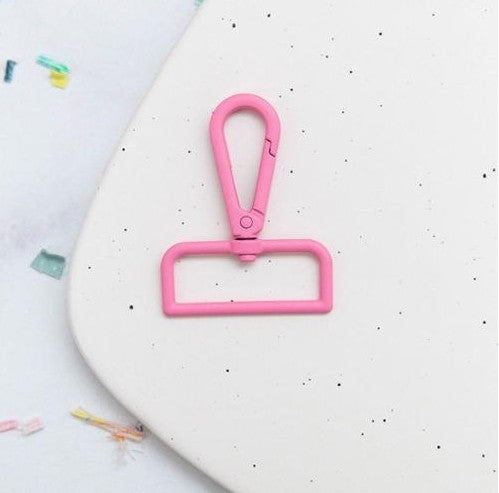 Moda Stitch Supply 1.5 inch Swivel Snap Hook Pretty Pink 12 pack SSCH86