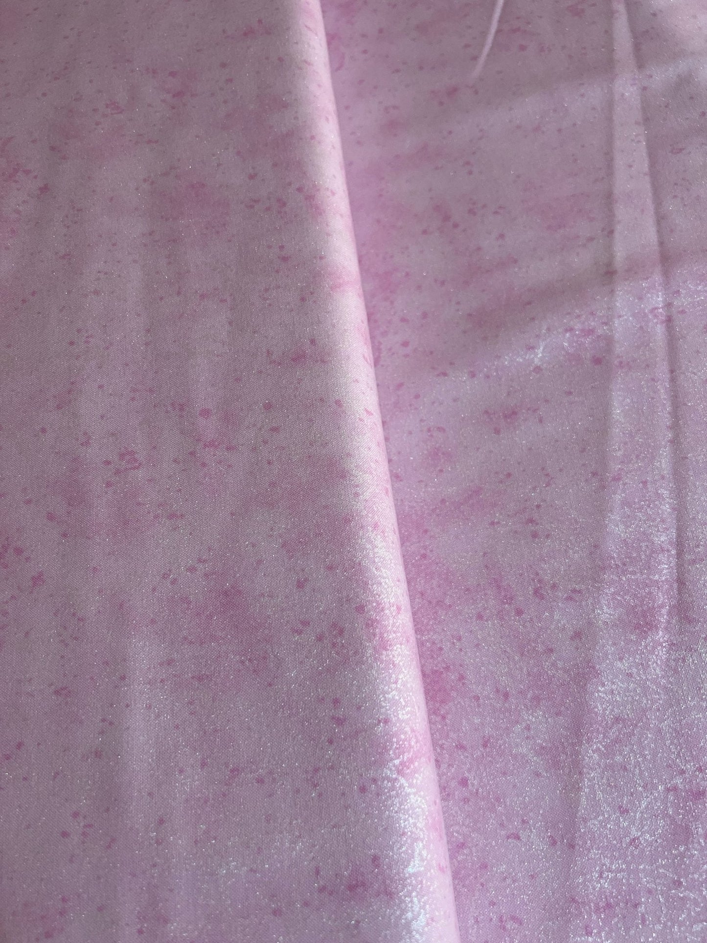 Pearle 8161 Pink pearlized quilting cotton