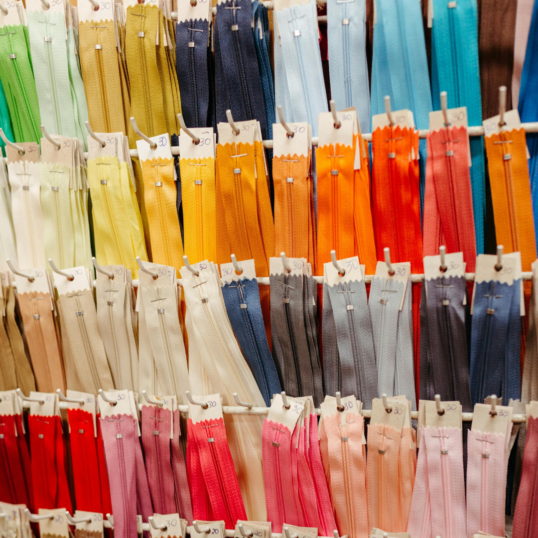 STRAPPINGS, ELASTICS & ZIPPERS