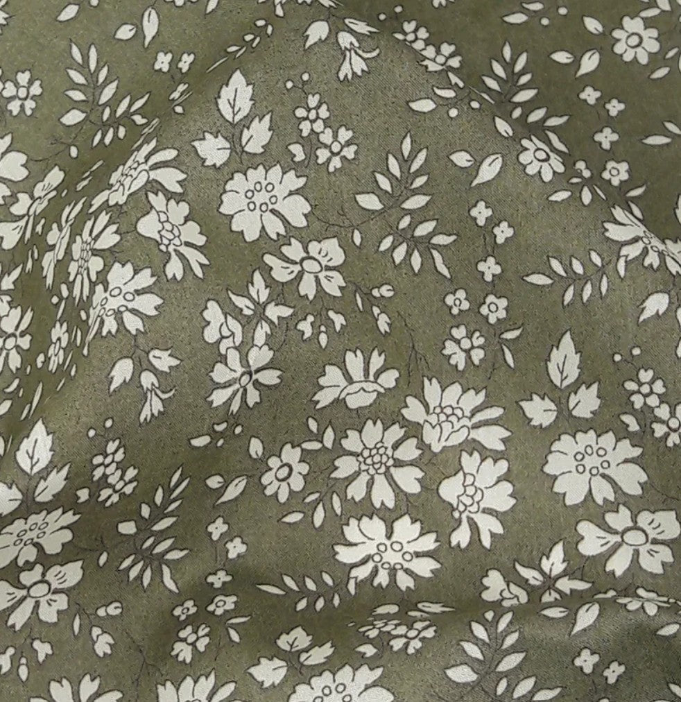 Floral pattern with white flowers and leaves on a green background
