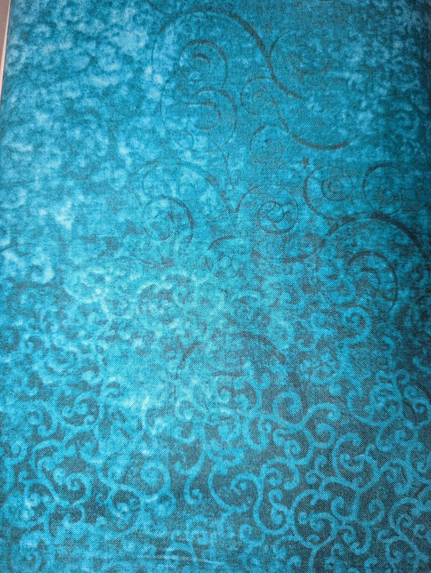 QT Scrollscapes 24362-Q Aqua quilting cotton