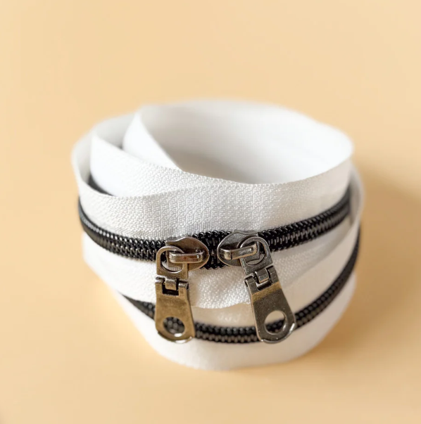 Minki Kim - 30'' Zipper | White Gunmetal