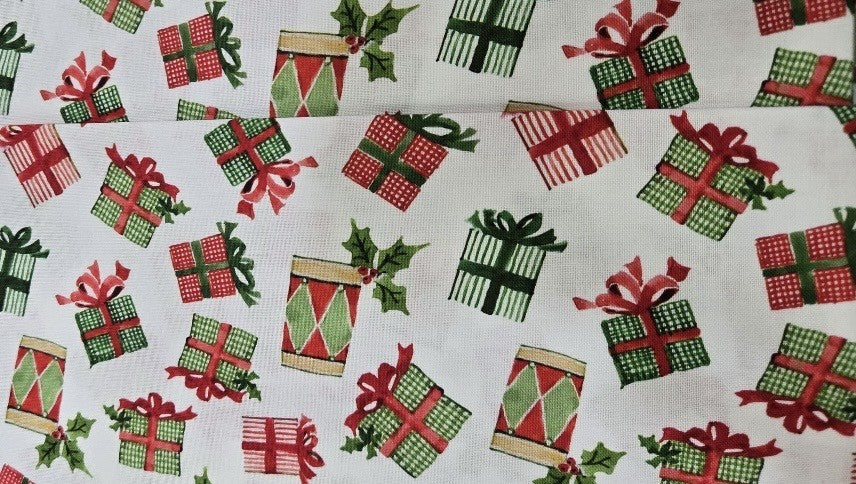 White Owl Textiles - Snowy Greetings - Susan Winget - W105-035-063 / Present Toss-White