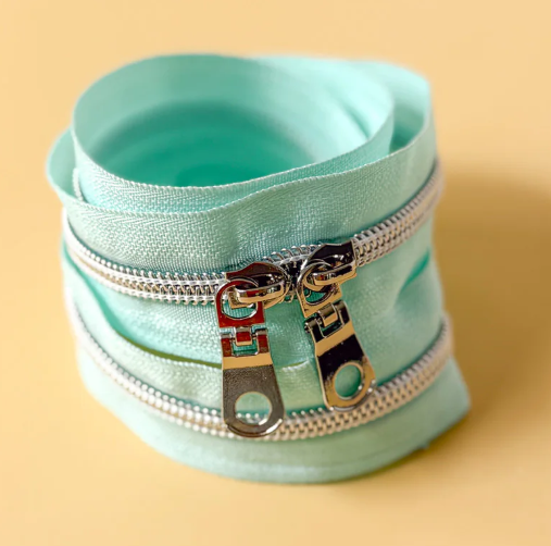 Minki Kim - 30'' Zipper | Baby Blue