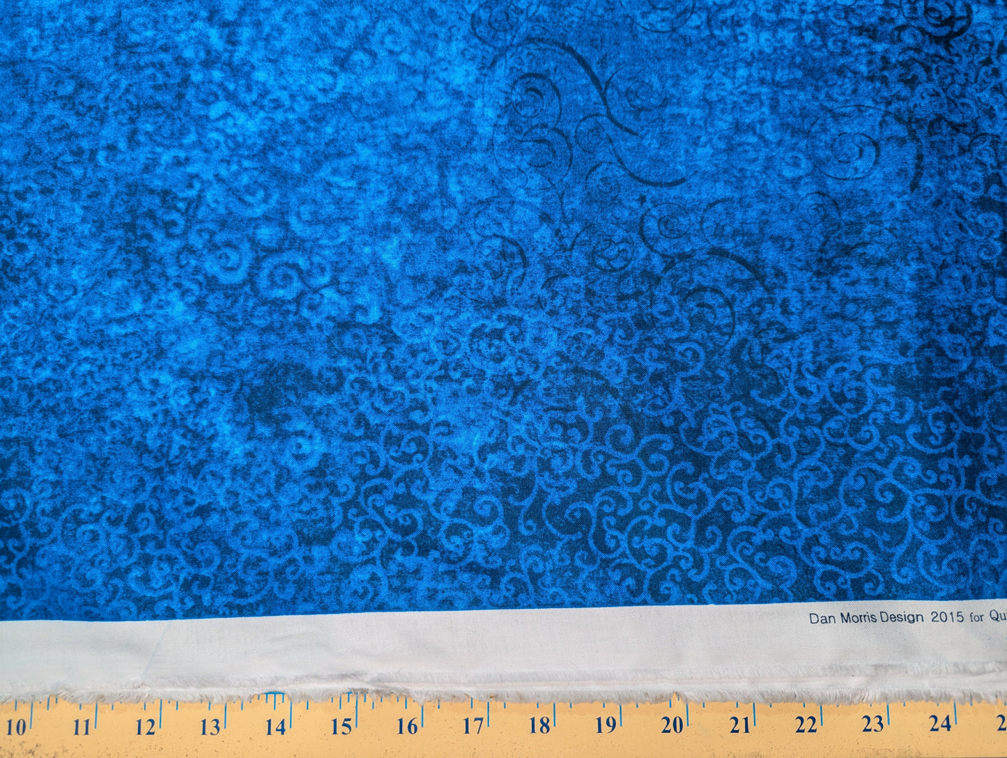 QT Scrollscapes 24362-Y Yellow quilting cotton