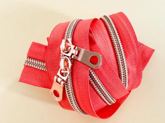 Minki Kim - 30'' Zipper | Rouge