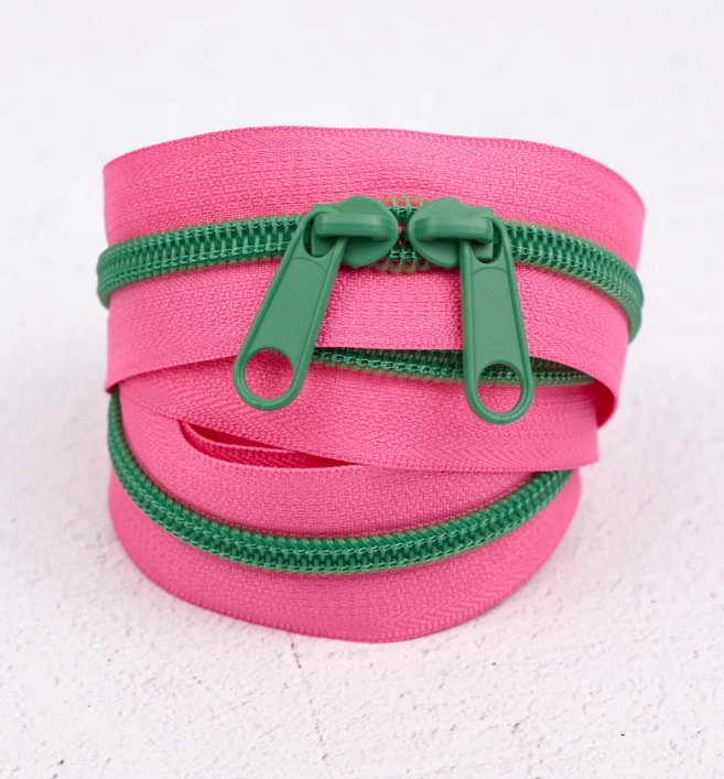Renaissance Ribbons Dragonfruit 40-inch Handbag Zipper bag hardware